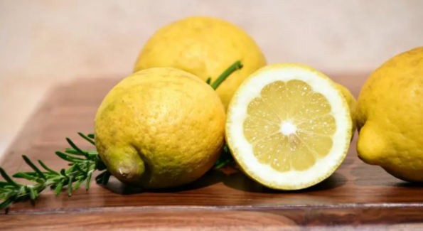 十大美白水果（柠檬可以让皮肤更白皙）